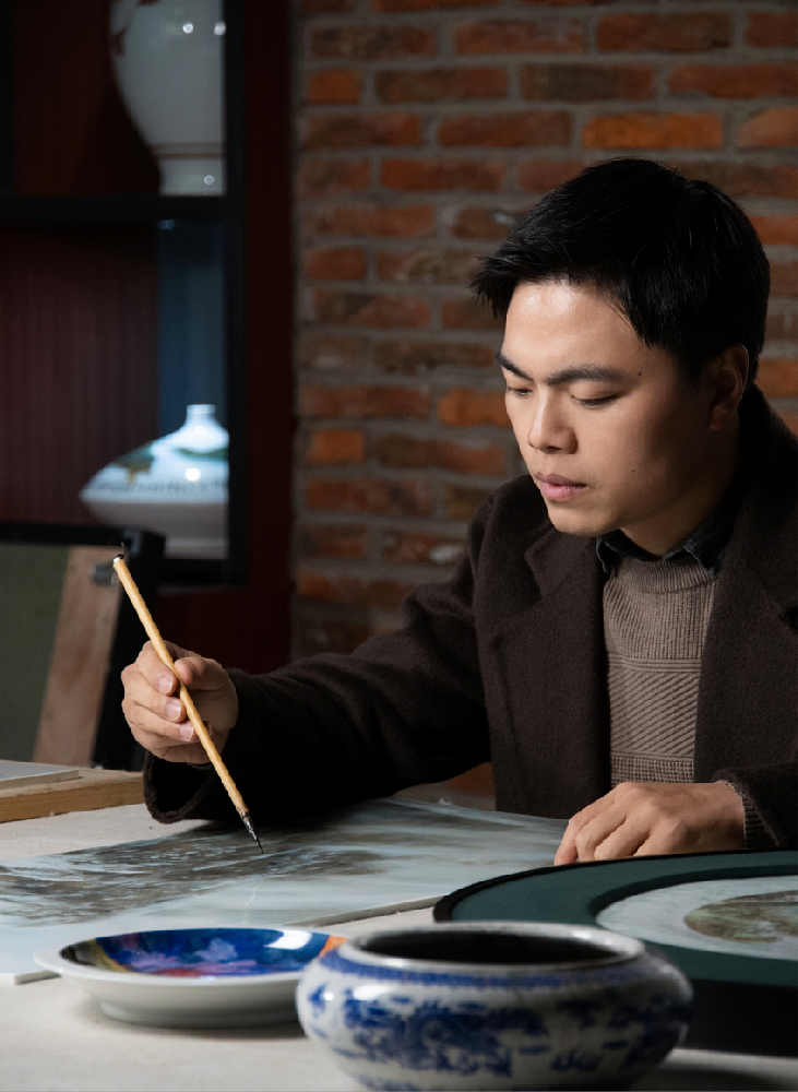 唐亮祥（國(guó)瓷紅葉畫院高級(jí)畫師）